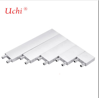 एक चांदी की गर्मी अवशोषित सिर के साथ एक तरल पानी कूलर रेडिएटर प्रणाली तरल ठंडा हीट सिंक