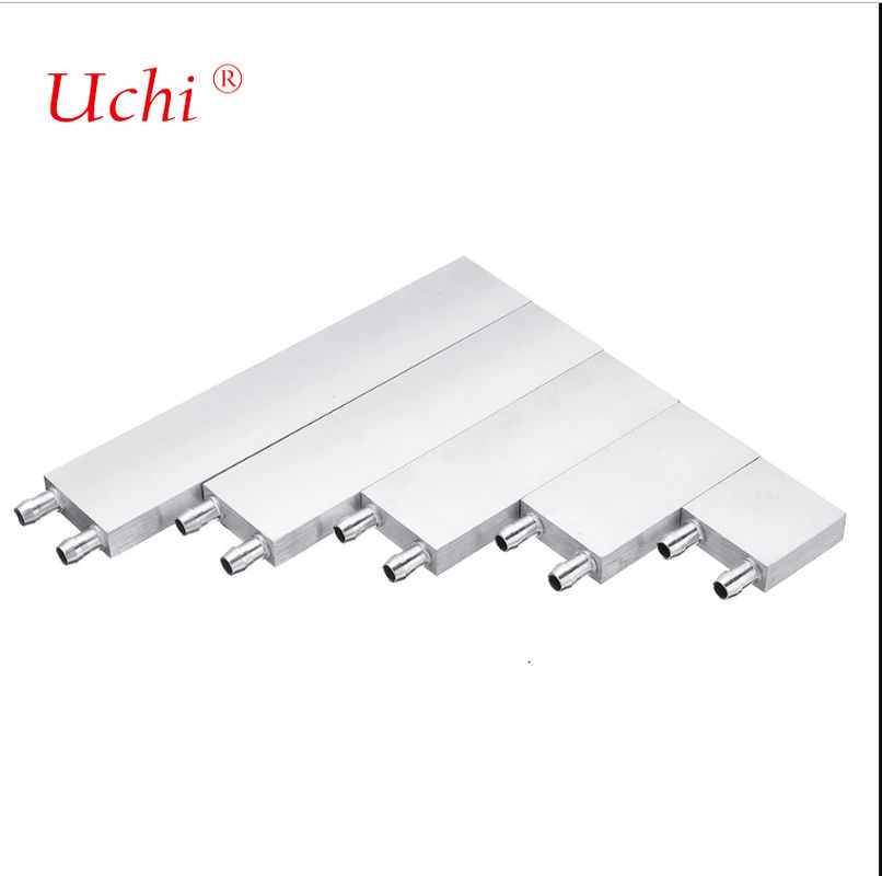 एक चांदी की गर्मी अवशोषित सिर के साथ एक तरल पानी कूलर रेडिएटर प्रणाली तरल ठंडा हीट सिंक